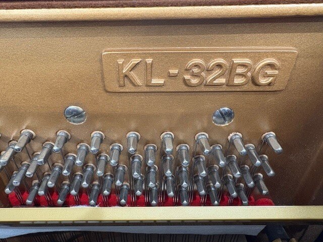カワイ　中古ピアノ　KL32BG