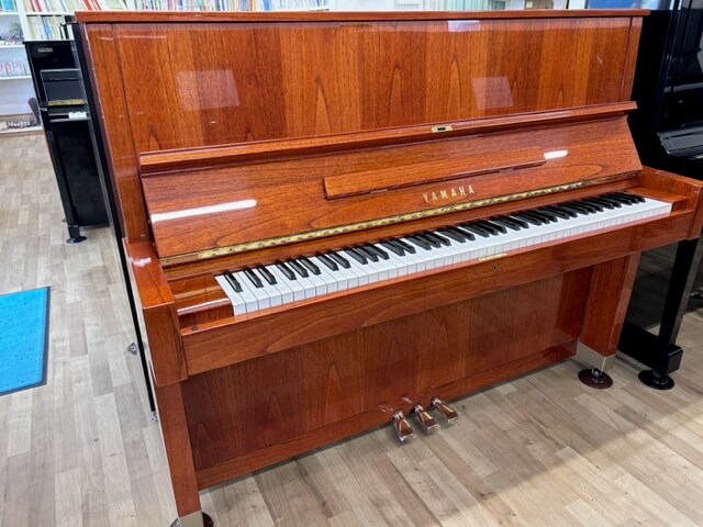 ヤマハ　中古ピアノ　W104