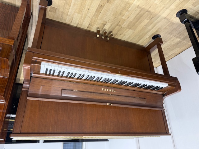 ヤマハ　中古ピアノ　YUS1Wn
