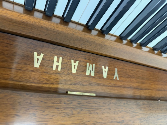 ヤマハ　中古ピアノ　YUS1Wn