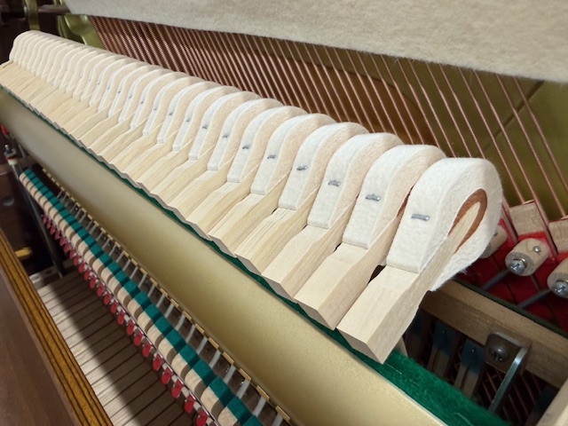 ヤマハ　中古ピアノ　YUS1Wn